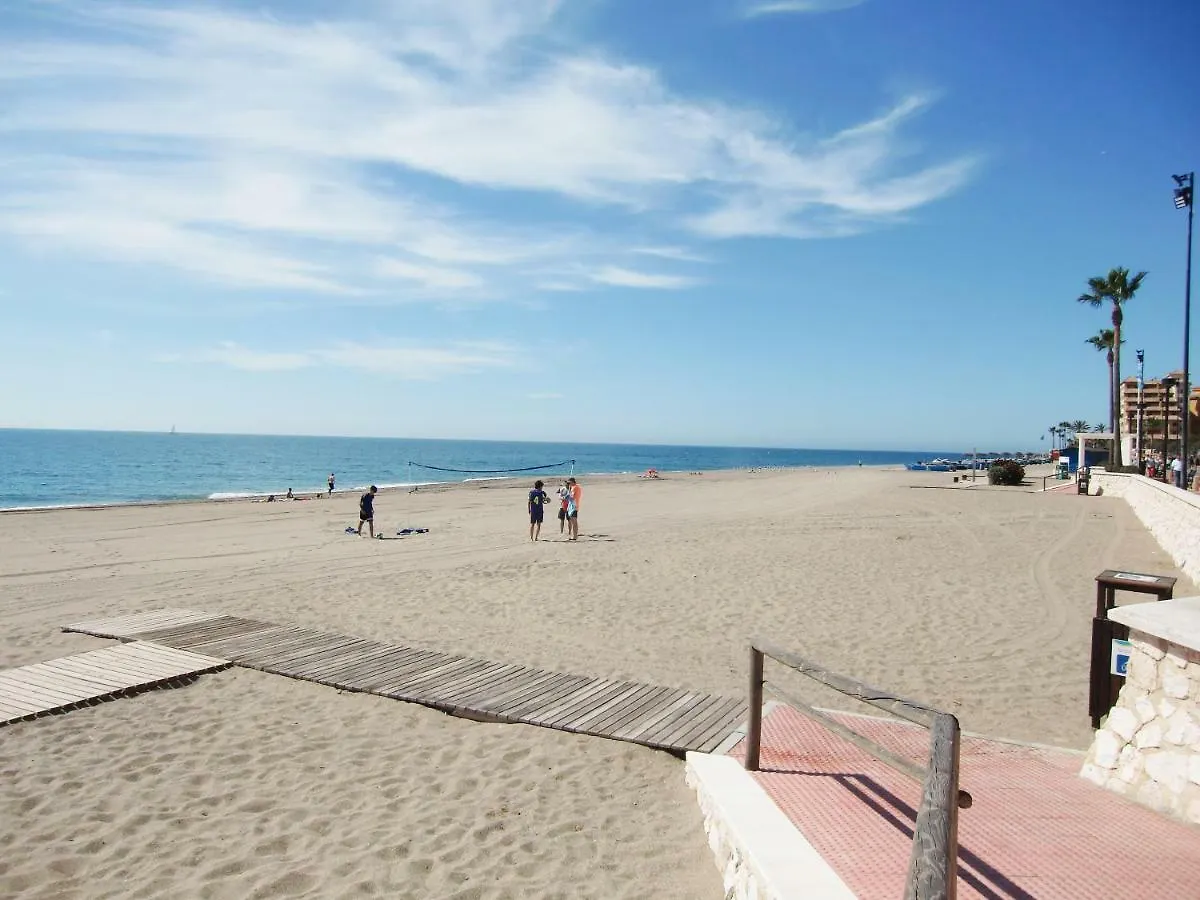 Apartamento Con Piscina A 150 Metros Playa Netflix P Video Aire Acondicionado Calefaccion Toallas Y Sillas Playa Sombrilla 2 Terrazas Una Sobre Piscina Centro Ciudad 1 Smart Tv Por Habitacion Fuengirola 0*,  Spagna