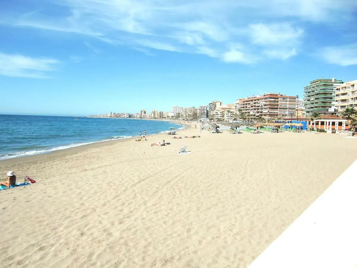 Apartamento Con Piscina A 150 Metros Playa Netflix P Video Aire Acondicionado Calefaccion Toallas Y Sillas Playa Sombrilla 2 Terrazas Una Sobre Piscina Centro Ciudad 1 Smart Tv Por Habitacion Fuengirola