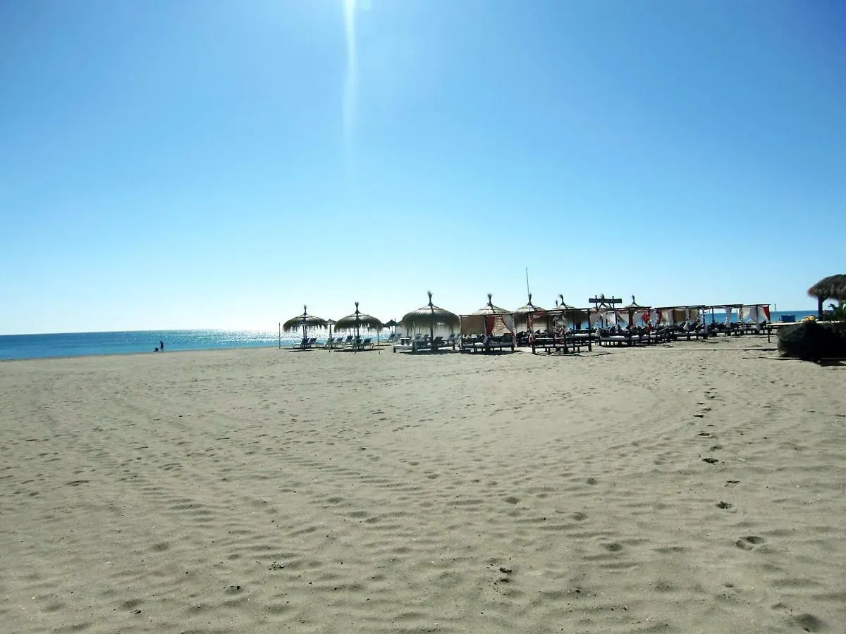 Apartamento Con Piscina A 150 Metros Playa Netflix P Video Aire Acondicionado Calefaccion Toallas Y Sillas Playa Sombrilla 2 Terrazas Una Sobre Piscina Centro Ciudad 1 Smart Tv Por Habitacion Fuengirola 0*,